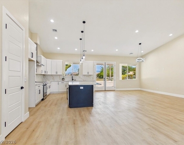 2861 S Firestone Court - Photo Thumbnail 11