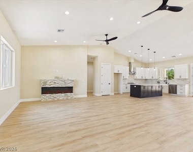 2861 S Firestone Court - Photo Thumbnail 4