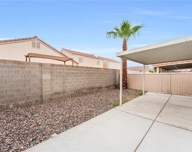 325 Searchlight Drive - Photo Thumbnail 18