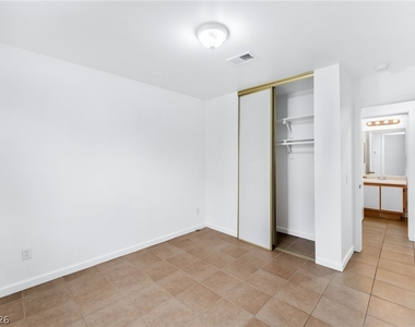 325 Searchlight Drive - Photo Thumbnail 13