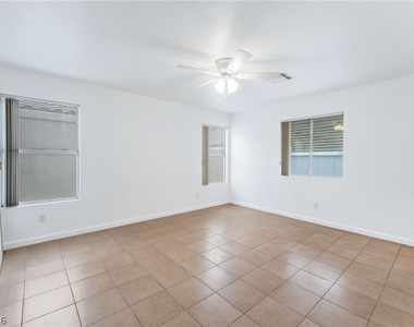 325 Searchlight Drive - Photo Thumbnail 11