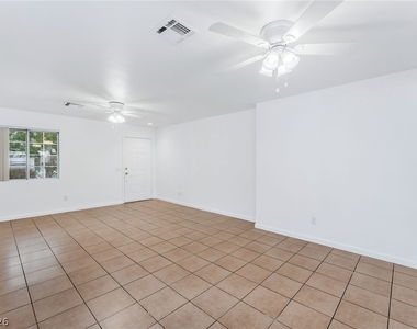 325 Searchlight Drive - Photo Thumbnail 4