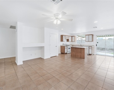 325 Searchlight Drive - Photo Thumbnail 6