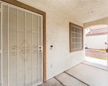 325 Searchlight Drive - Photo Thumbnail 2