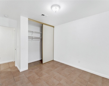 325 Searchlight Drive - Photo Thumbnail 15