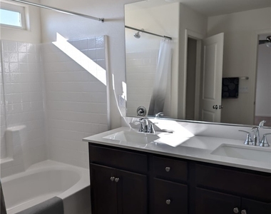 7037 Cottage Vista Avenue - Photo Thumbnail 12