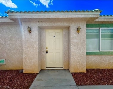 421 E Comstock - Photo Thumbnail 1