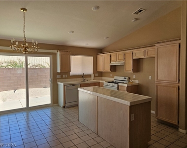 3726 Grand Viewpoint Court - Photo Thumbnail 2