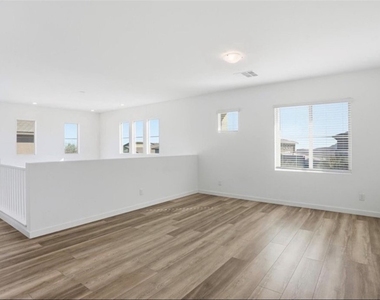 12404 Aster Hills Avenue - Photo Thumbnail 29