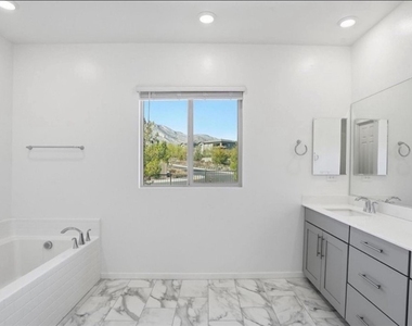 12404 Aster Hills Avenue - Photo Thumbnail 24