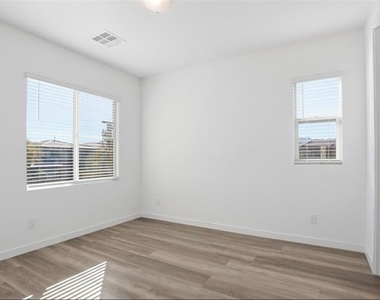 12404 Aster Hills Avenue - Photo Thumbnail 21