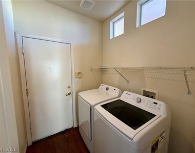1594 Raining Hills Street - Photo Thumbnail 8