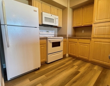 8000 Badura Avenue - Photo Thumbnail 8