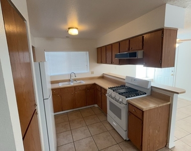 141 Colbath Street - Photo Thumbnail 4