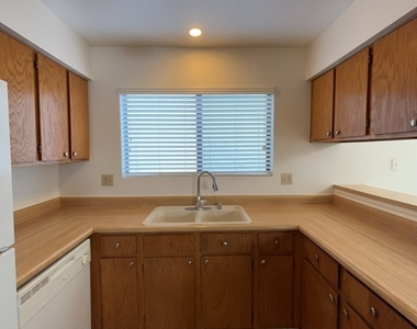 141 Colbath Street - Photo Thumbnail 3