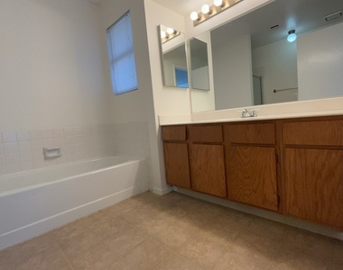 141 Colbath Street - Photo Thumbnail 9