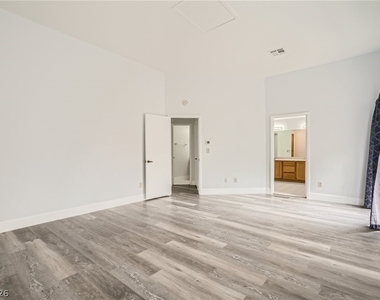 4844 Maryvale Drive - Photo Thumbnail 9