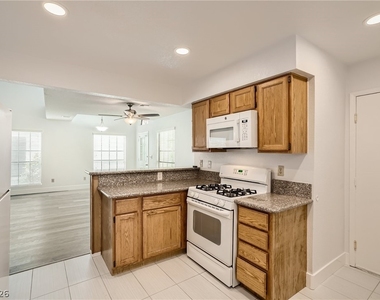 4844 Maryvale Drive - Photo Thumbnail 5