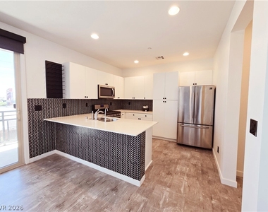 11231 Hidden Peak Avenue - Photo Thumbnail 5