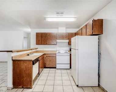 4651 Amberleigh Lane - Photo Thumbnail 4