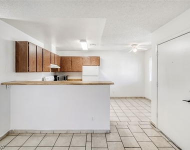 4651 Amberleigh Lane - Photo Thumbnail 6