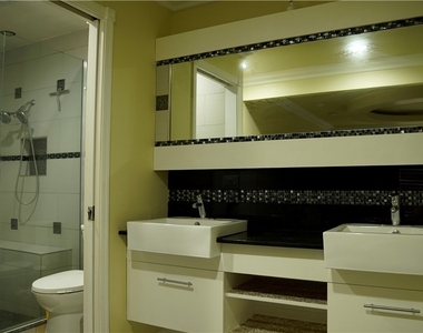 2409 Lourdes Avenue - Photo Thumbnail 9