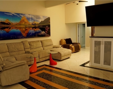 2409 Lourdes Avenue - Photo Thumbnail 2