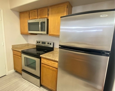 7255 W Sunset Road - Photo Thumbnail 6