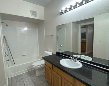 7255 W Sunset Road - Photo Thumbnail 8