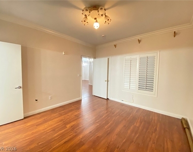 7255 W Sunset Road - Photo Thumbnail 7