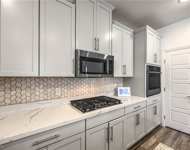 2555 Hampton Road - Photo Thumbnail 9