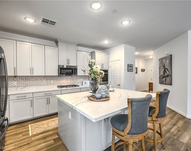 2555 Hampton Road - Photo Thumbnail 8