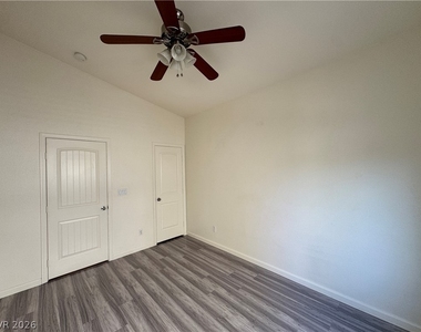 5512 Stelle Amore Street - Photo Thumbnail 20