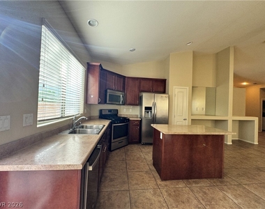 5512 Stelle Amore Street - Photo Thumbnail 8