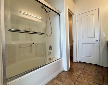 5512 Stelle Amore Street - Photo Thumbnail 14