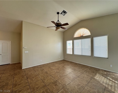5512 Stelle Amore Street - Photo Thumbnail 6