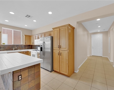 2429 Allegretto Avenue - Photo Thumbnail 9