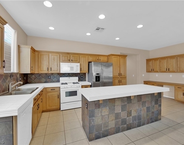 2429 Allegretto Avenue - Photo Thumbnail 16