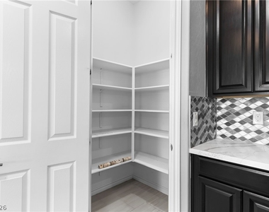 652 Longfeather Street - Photo Thumbnail 11
