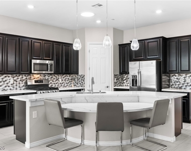652 Longfeather Street - Photo Thumbnail 7