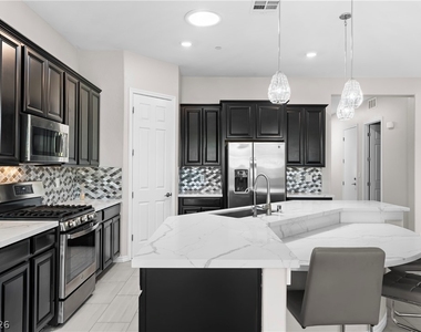 652 Longfeather Street - Photo Thumbnail 8