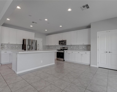 114 Manzanita Falls Avenue - Photo Thumbnail 5