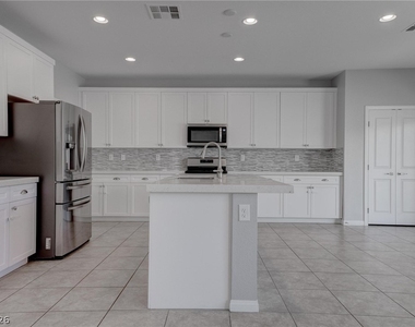 114 Manzanita Falls Avenue - Photo Thumbnail 7