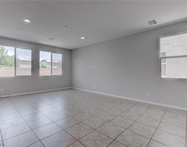 114 Manzanita Falls Avenue - Photo Thumbnail 2