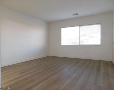 10062 Hermit Rapids Avenue - Photo Thumbnail 14