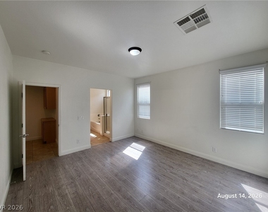7280 Fountain Village Avenue - Photo Thumbnail 8