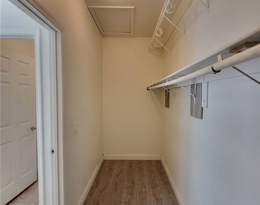 7280 Fountain Village Avenue - Photo Thumbnail 10