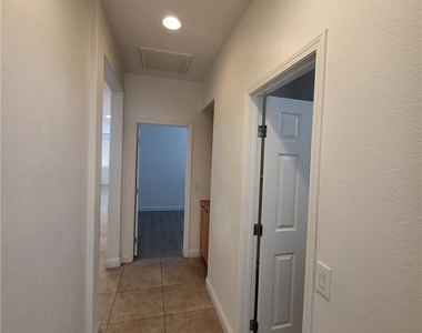 7280 Fountain Village Avenue - Photo Thumbnail 6