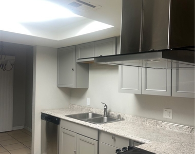 204 N Bruce Street - Photo Thumbnail 5