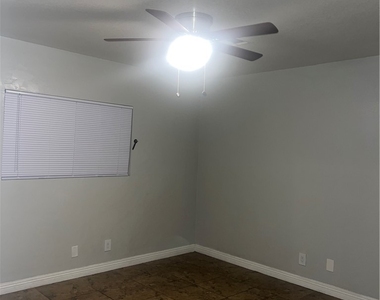 204 N Bruce Street - Photo Thumbnail 8